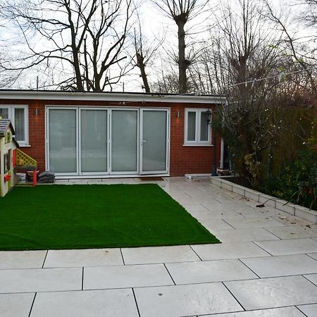 Cozy, Modern, Spacious 4 Bedroom House In London Ромфорд Экстерьер фото